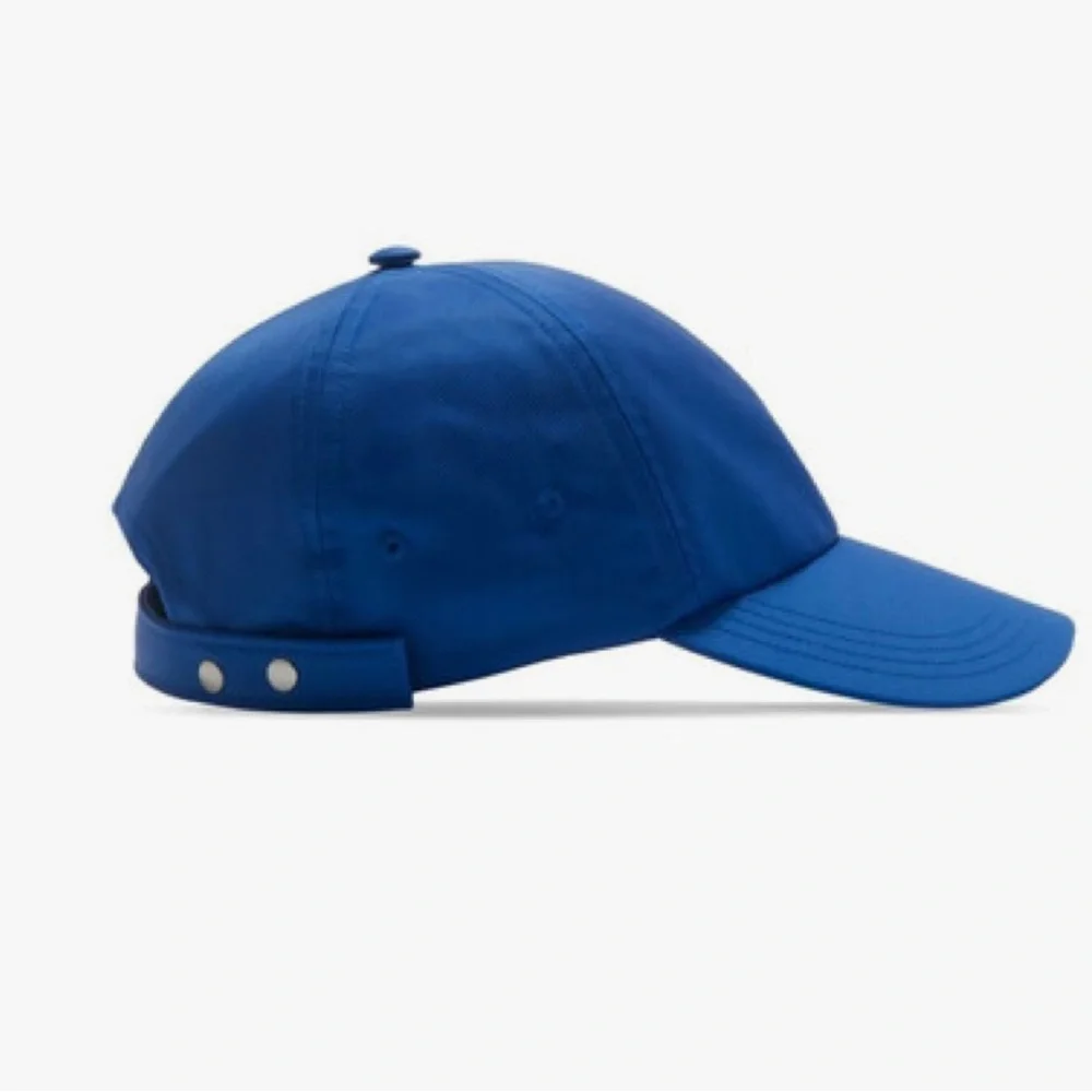BURBERRY 2025 ACCESSORY IS A BASEBALL CAP! BRIGHT BLUE WITH EMBROIDERED LOGO - Picture 11 of 14